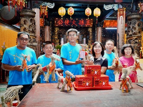 嘉義縣鹿草鄉長嚴珮瑜親自擔任導遊，以尋寶方式串聯在地店家，逐一發現隱藏在鹿草鄉間的驚喜店家與特色農產品！（圖/鹿草鄉公所提供）