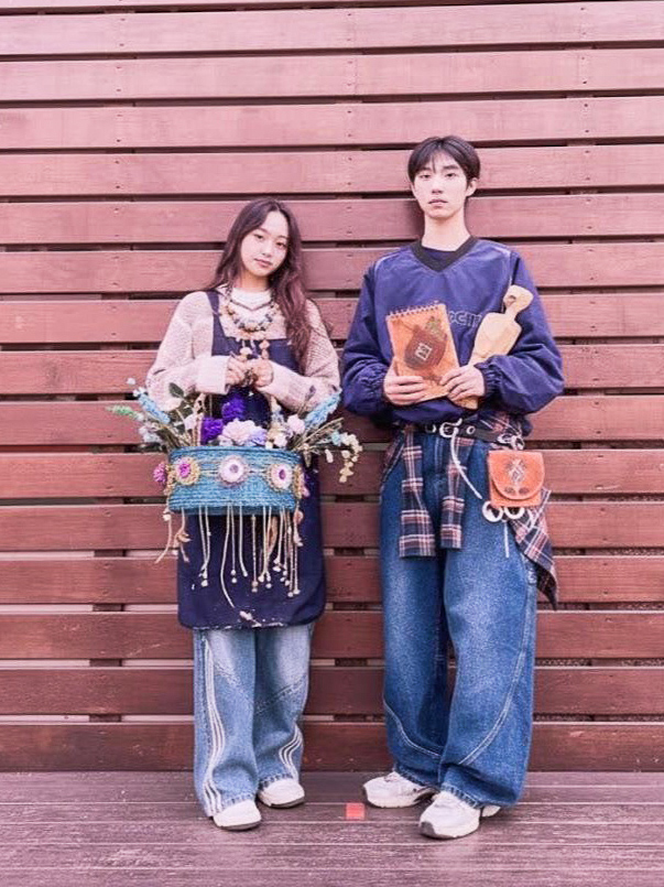 ▲時尚工藝科以「工藝本質+細節語言+跨媒材實作」為設計理念，展出學生在金屬工藝、生活。（圖/中華藝校提供）