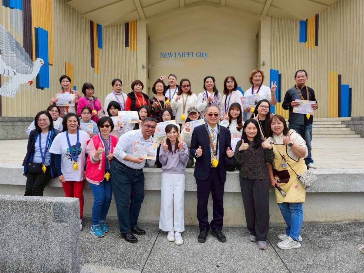 康寧大學高教深耕計畫推動《老幼陶笛共學》，結合新北市佳和非營利幼兒園本學期推動的《社區探索課程》，落實園所「親、師、生三方合作」，共同陪伴孩子自在學習、自信展演獲好評。（圖/康寧大學提供）