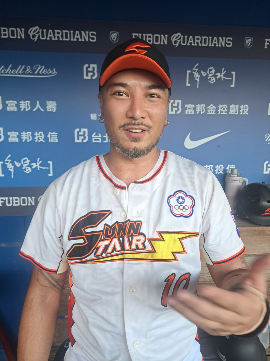 SUN STAR棒球隊羅平侃侃而談公益棒球賽不只是比賽，更是溫暖的接力。(影像由記者郭晉嘉拍攝)。