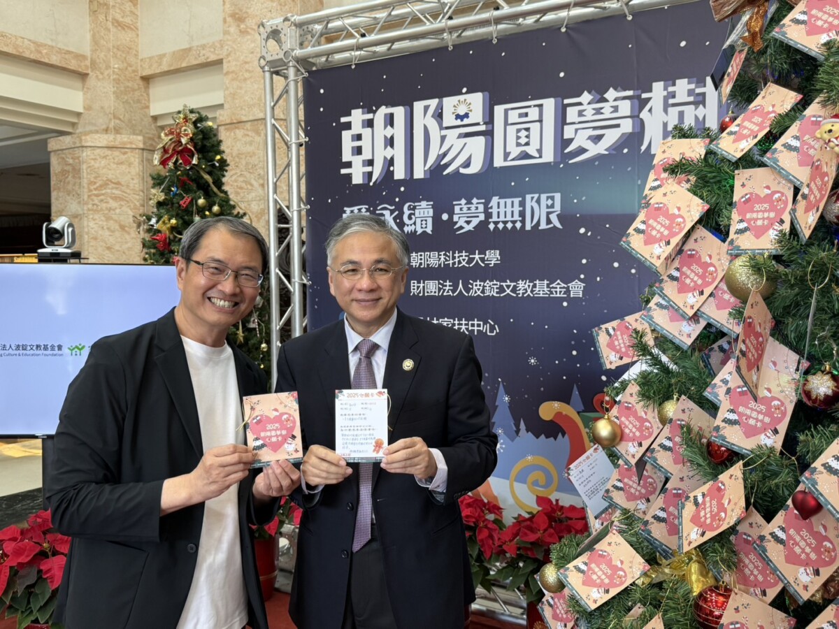 ▲許願樹上掛滿家扶兒夢想與願望，透過圓夢樹活動，串連每一個弱勢家庭，讓家扶兒重拾溫暖。(圖/記者顏淑娟攝)