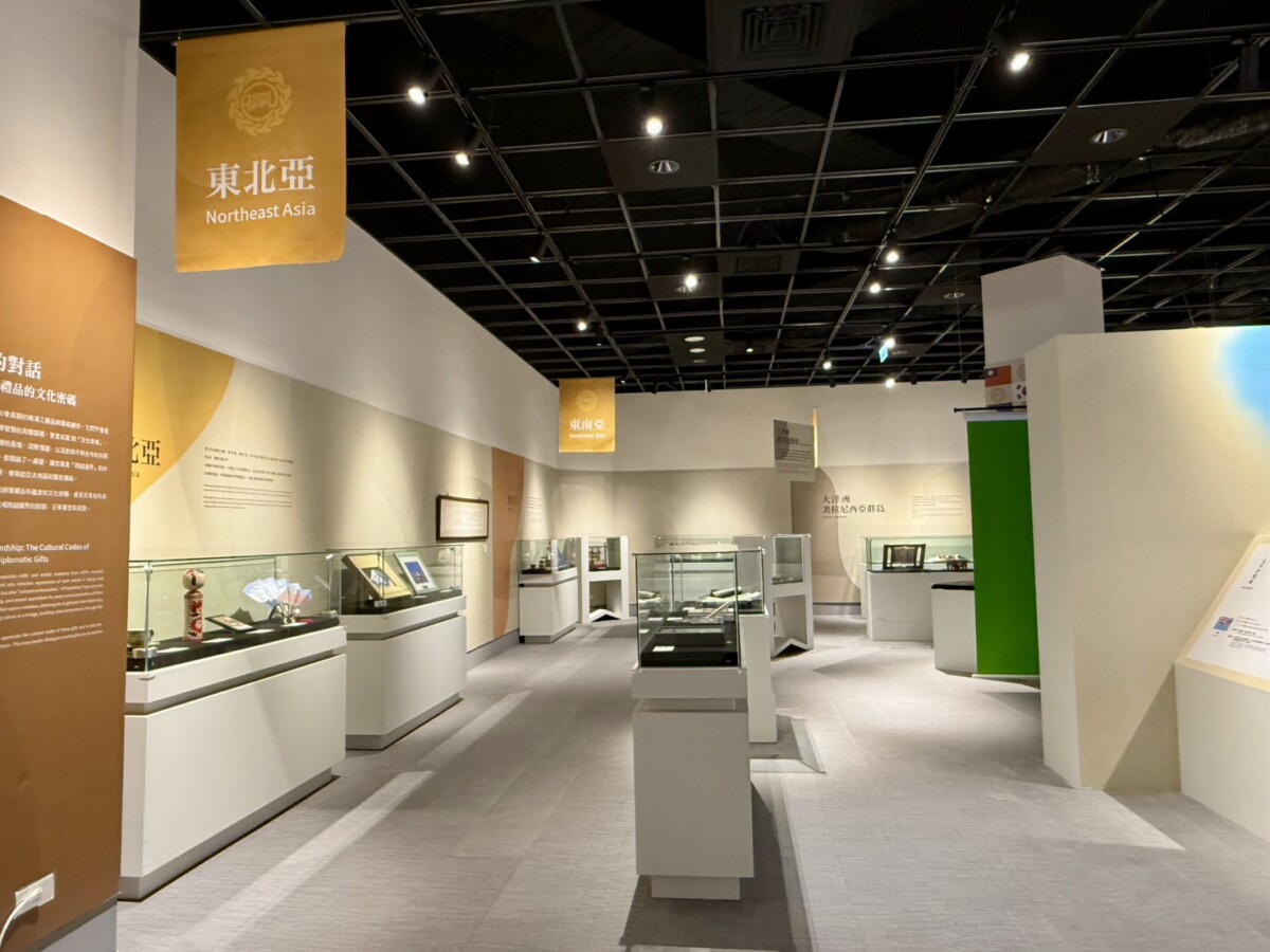 ▲議政博物館外交文物特展室。展場一隅。(圖/記者顏淑娟攝)