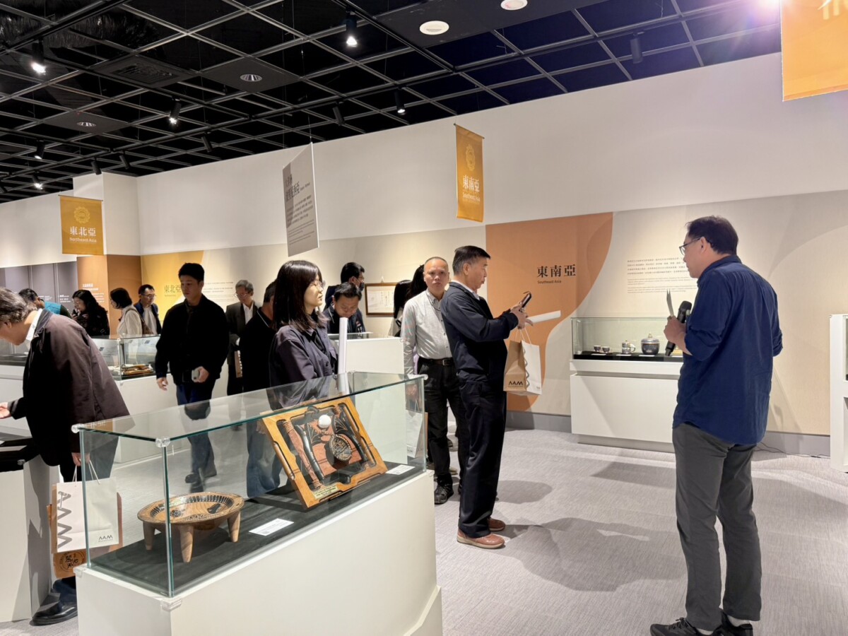 ▲立法院議政博物館外交文物特展導覽。(圖/記者顏淑娟攝)