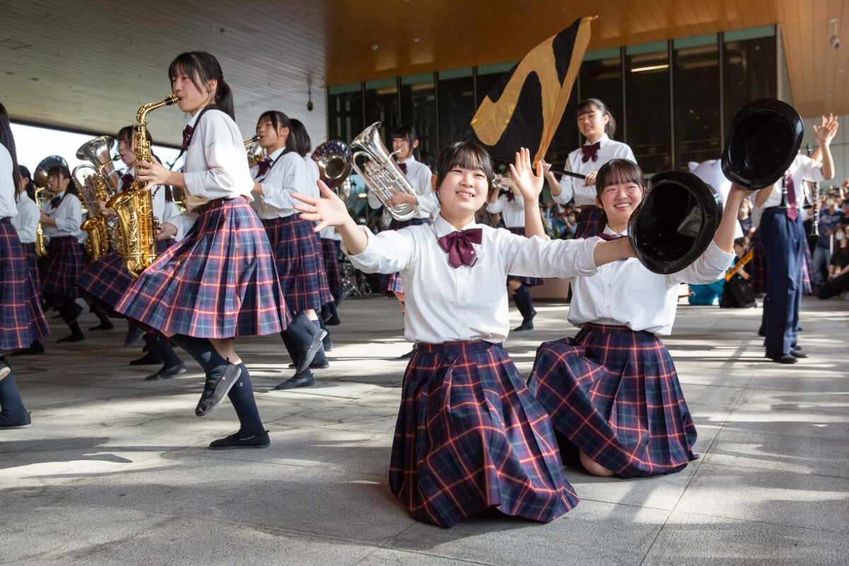▲日本京都橘高校吹奏樂部（橘色惡魔）來台巡演期間亦指名入住承億酒店。（圖/高雄承億酒店提供）