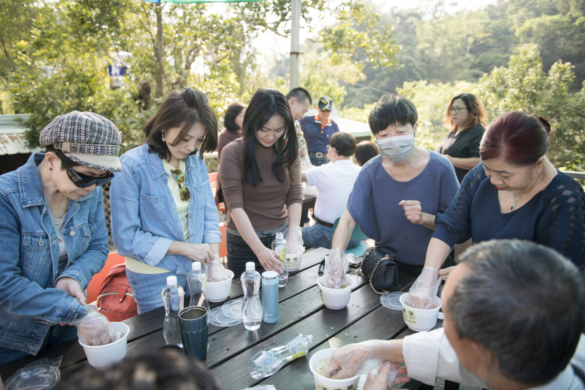 ▲恩典農特產生產合作社推廣那瑪夏在地遊程結合手洗愛玉 DIY體驗。(記者朱星明翻攝)