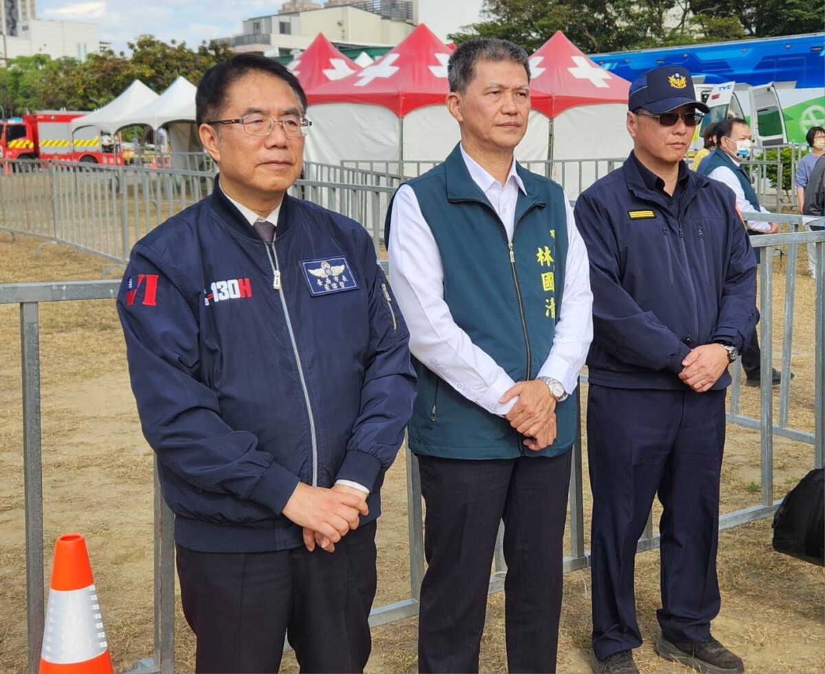 ▲市長黃偉哲親自到場全程視察，演練過程逼真。（圖／記者陳彥霖攝2025.12.29）