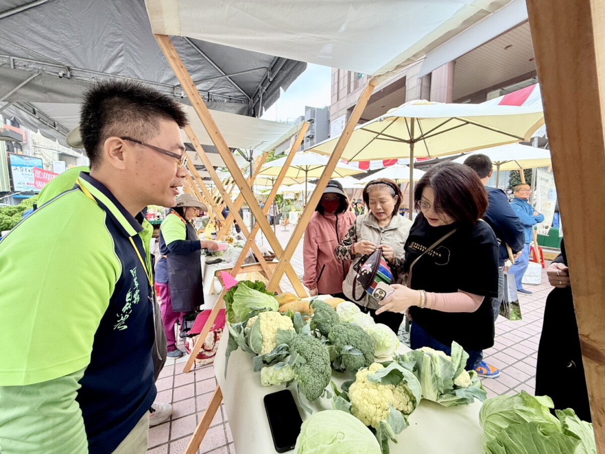 ▲「冬至市集」，匯集21個在地小農、永續品牌與食農教育互動攤位。(圖/記者顏淑娟攝)