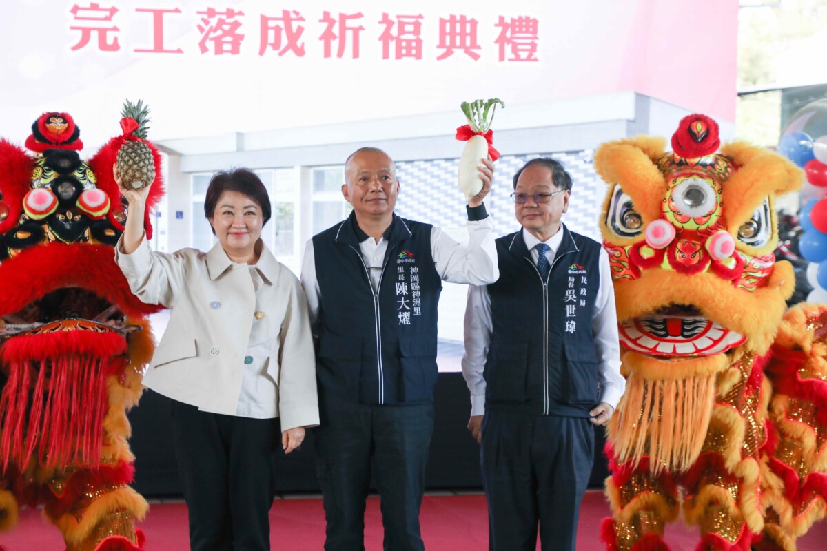 ▲神洲里長陳大燿多年來積極爭取，安全舒適的活動中心今(17)日啟用。(圖/中市府提供)