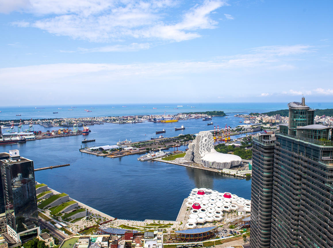 ▲高雄市從港灣轉型亞灣，高雄漢來大飯店位於高雄港景第一排，步行10分鐘即可抵達亞灣區。（圖/高雄漢來大飯店提供）