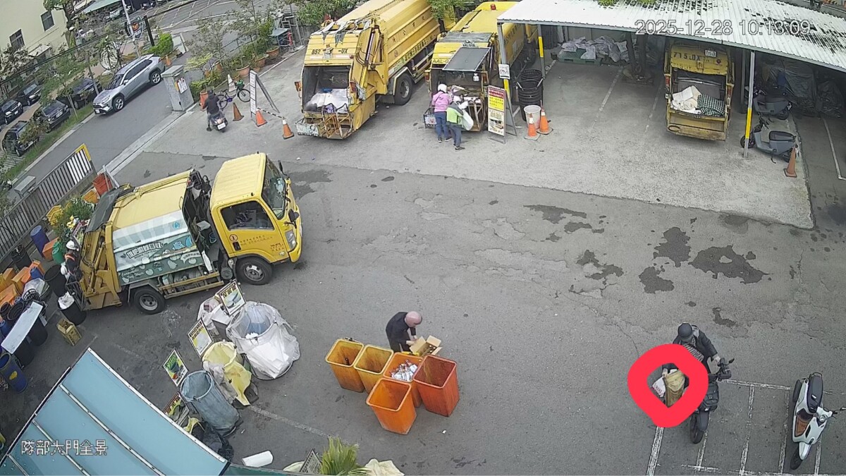 SQ12292 2枕頭藏10餘萬誤丟垃圾車