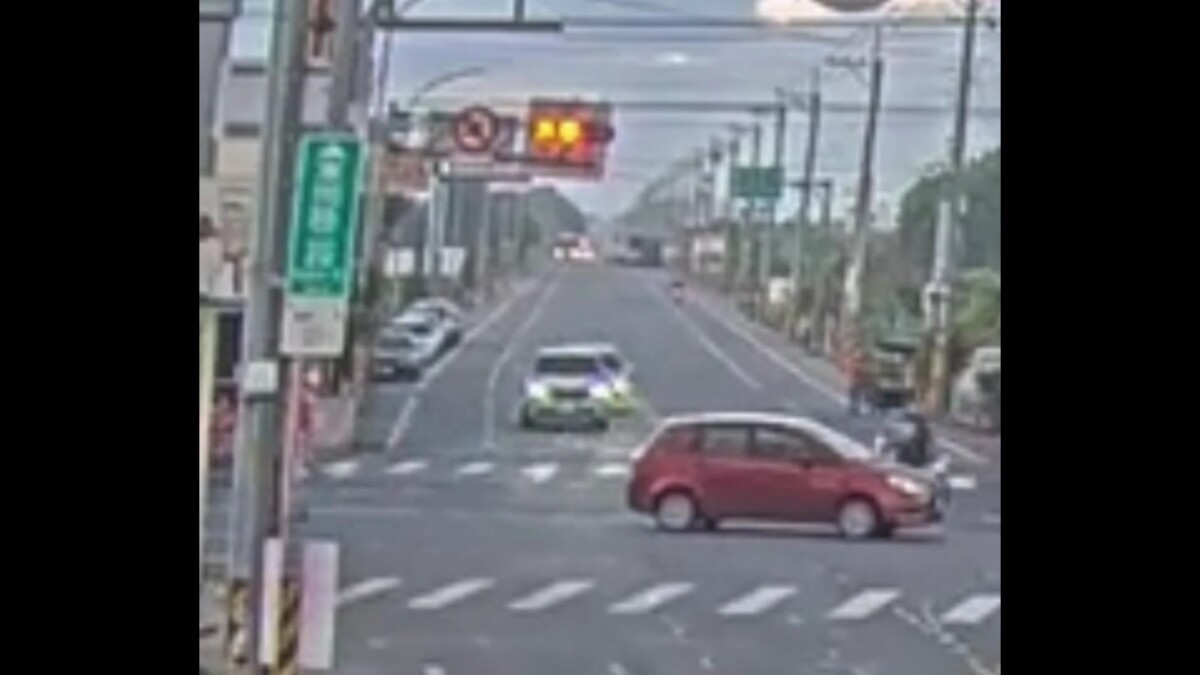 SQ12296 4田中東閔路2車猛烈對撞