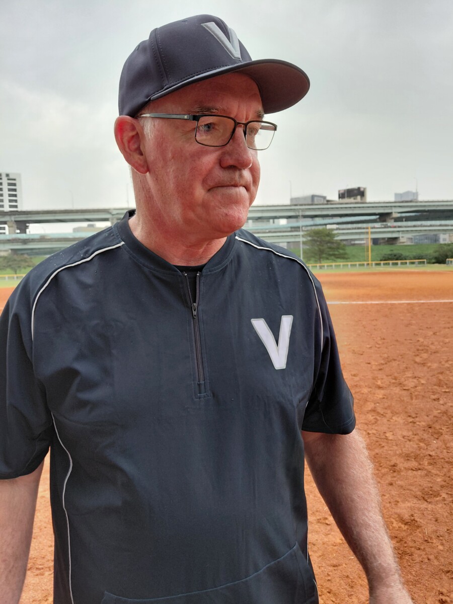 維多利亞代表隊總教練David Hargreaves在賽後訪問中坦言：「出發前，我們就聽說這是一場『亞洲級別』的賽會，對此我們是全力以赴。(影像由記者郭晉嘉拍攝)。
