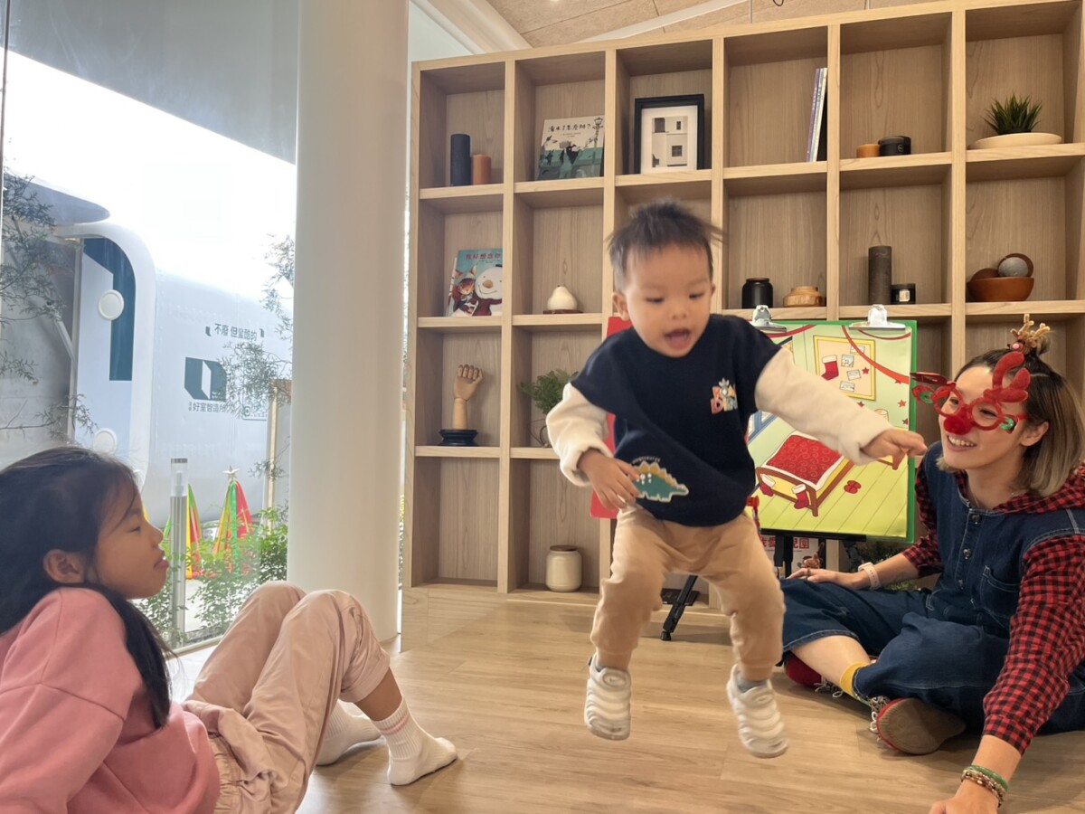 故事帶領孩子認識分享與永續的意義，在溫馨互動中增進親子關係與培養關懷土地與社會的想像力。（圖/遠雄建設提供）