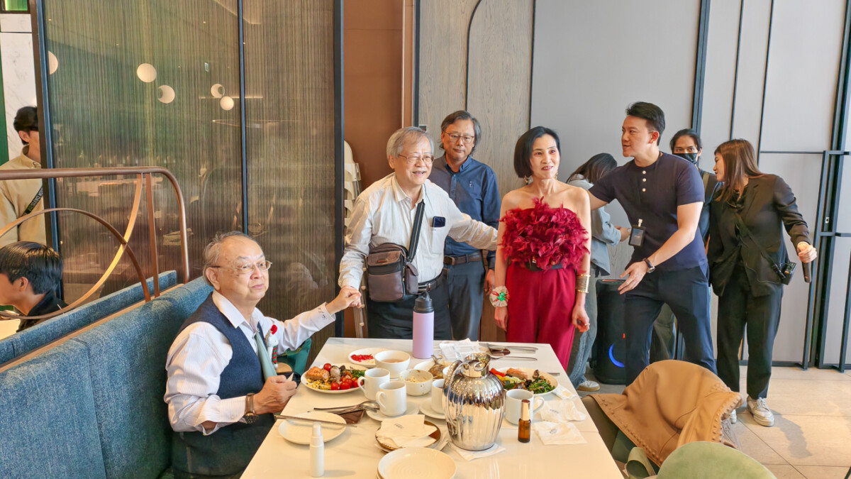 ▲山地育幼院的楊院長感謝孫姓慈善家，帶來歡樂讓小朋友感受溫暖。（圖/記者黃淑貞攝）