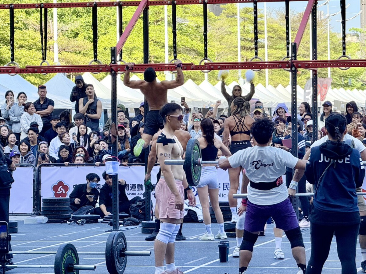 ▲全球極限體能鋼鐵大賽在台中市府廣場持續熱力開戰。(圖/記者顏淑娟攝)
