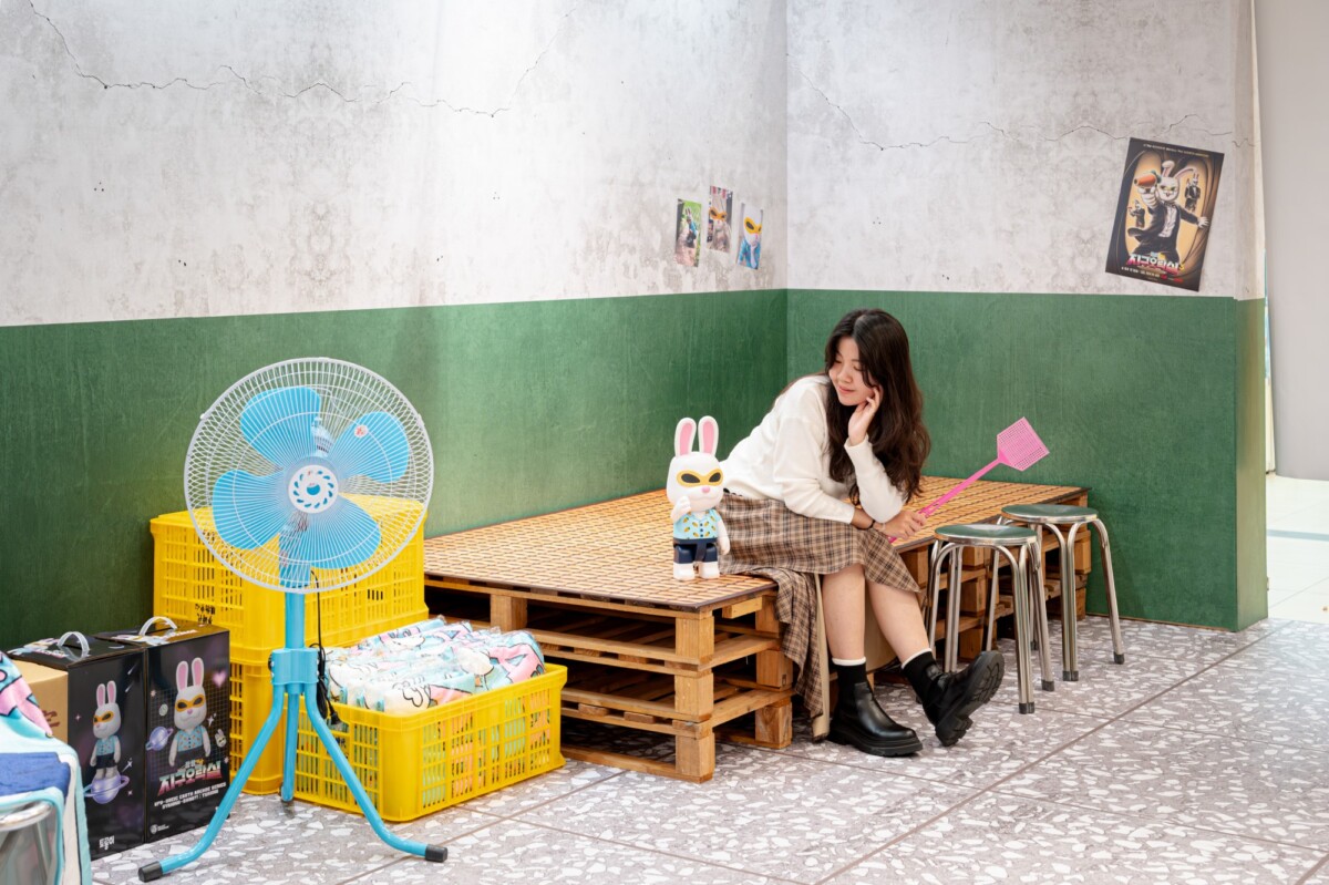 《Biong Biong地球娛樂室》 「宇宙商行」 快閃店，以本土古早味柑仔店為主題，打造充滿在地感性的宇宙商行。（圖／夢時代提供）