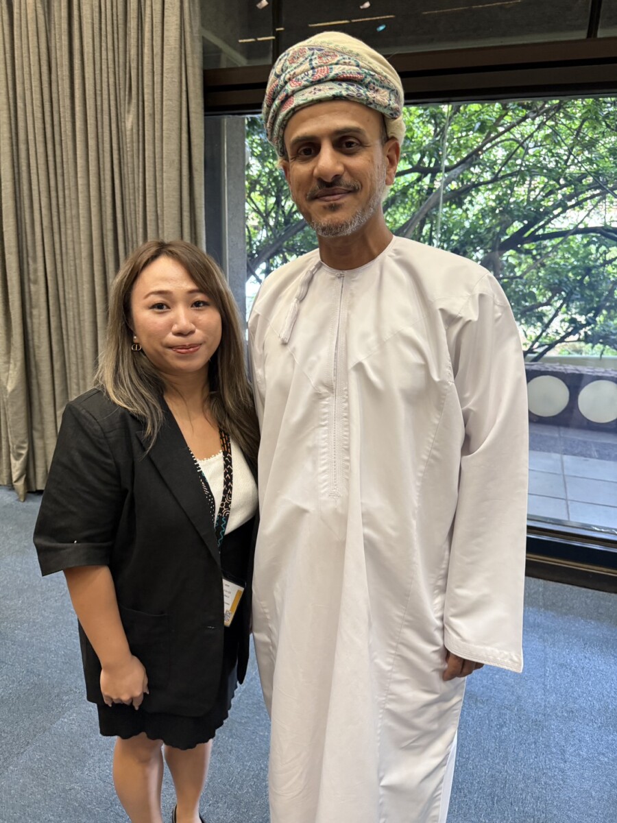 羅怡君與UNEA7主席Mr. Abdullah Bin Ali Al-Amir合影(圖/中華國際永續發展與碳教育協會提供)