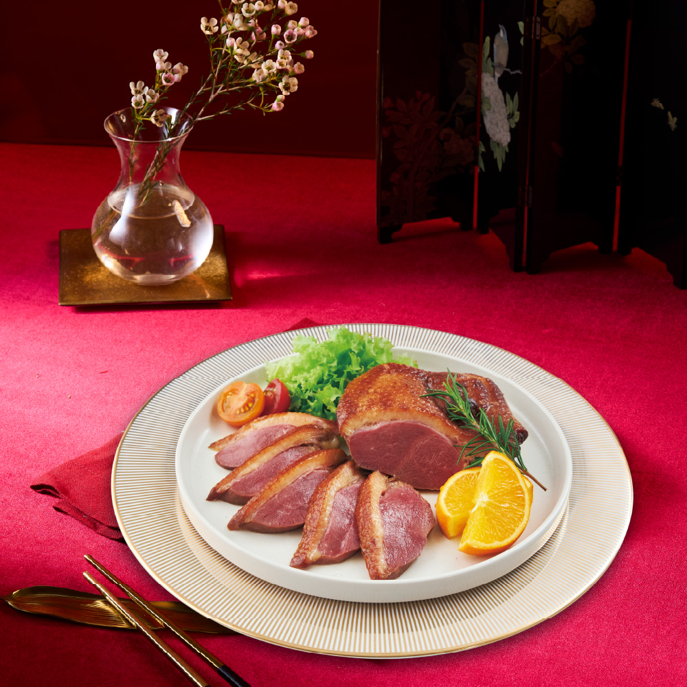 年夜飯話題王是它！王品嚴選米其林鴨胸成餐桌新寵 預購套組下殺75折　再送武德宮開運錢母