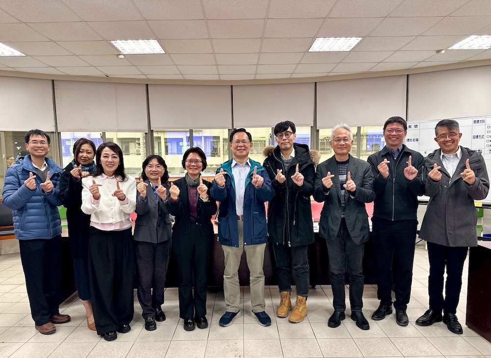 民眾黨不分區立法委員張啓楷邀教育部和運動部等相關部會協商嘉義市棒球場照明改善及嘉北、志航、蘭潭等國小、嘉義國中、蘭潭國中等多所學校申請補助案，力拚最快三月通過。（圖/張啓楷立委服務處提供）
