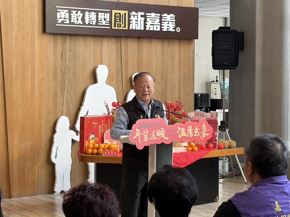 民雄鄉大士爺廟周漳炎董事長：人飢己飢、人溺己溺，平常廟方已在進方各方捐助；今天的送年菜活動是非常有意義，能夠全面性的照顧到弱的縣民。（圖/記者黃采琳攝）
