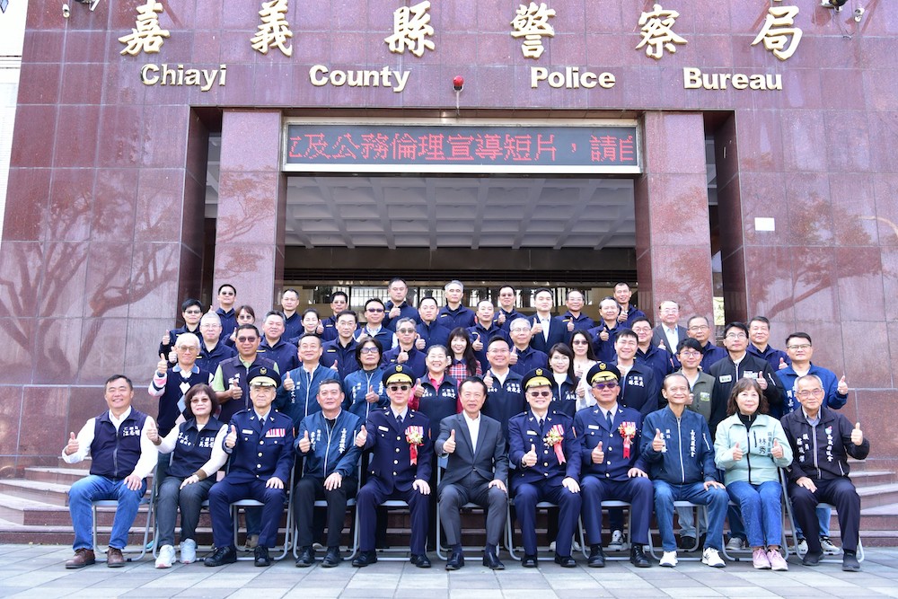 古瑞麟新任嘉義縣警察局局長，翁章梁縣長主持，各界應邀觀禮。（圖/嘉義縣警察局提供）