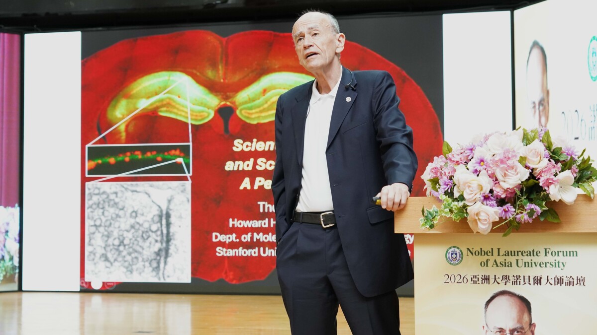 ▲Südhof 教授解析大腦突觸邏輯，帶領聽眾探索微觀科學奧秘。(圖/亞洲大學提供)