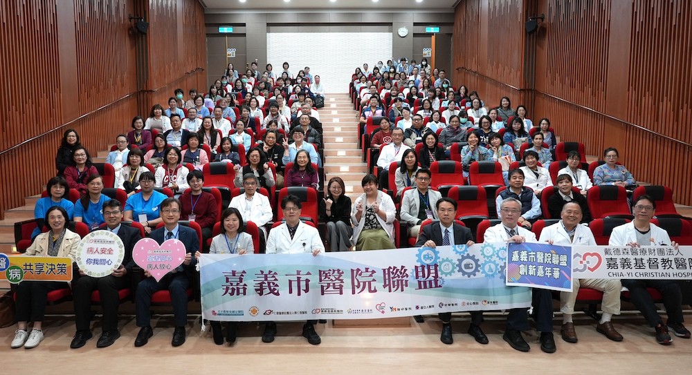 嘉義基督教醫院推動政府「健康台灣深耕計畫」的重大政策願景，辦「嘉義市醫院聯盟創新嘉年華」。（圖/嘉基提供）