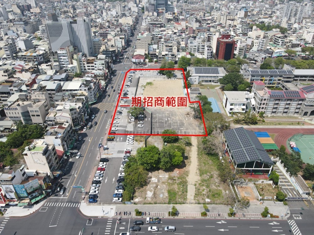 嘉義市推「民族國小西側二期公辦都市更新招商案」，黃敏惠市長歡迎各界踴躍參與投資，共築市中心新亮點。（圖/嘉義市政府提供）