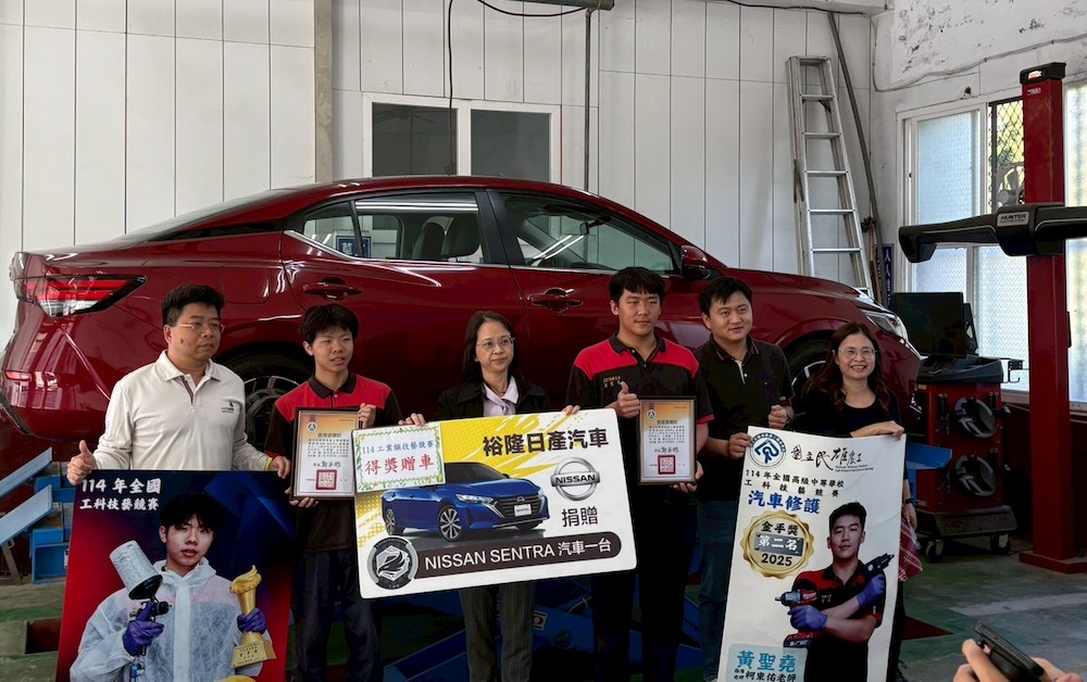 民雄農工學生黃聖堯、劉宗威分奪汽車修護與噴漆金手獎榮耀
