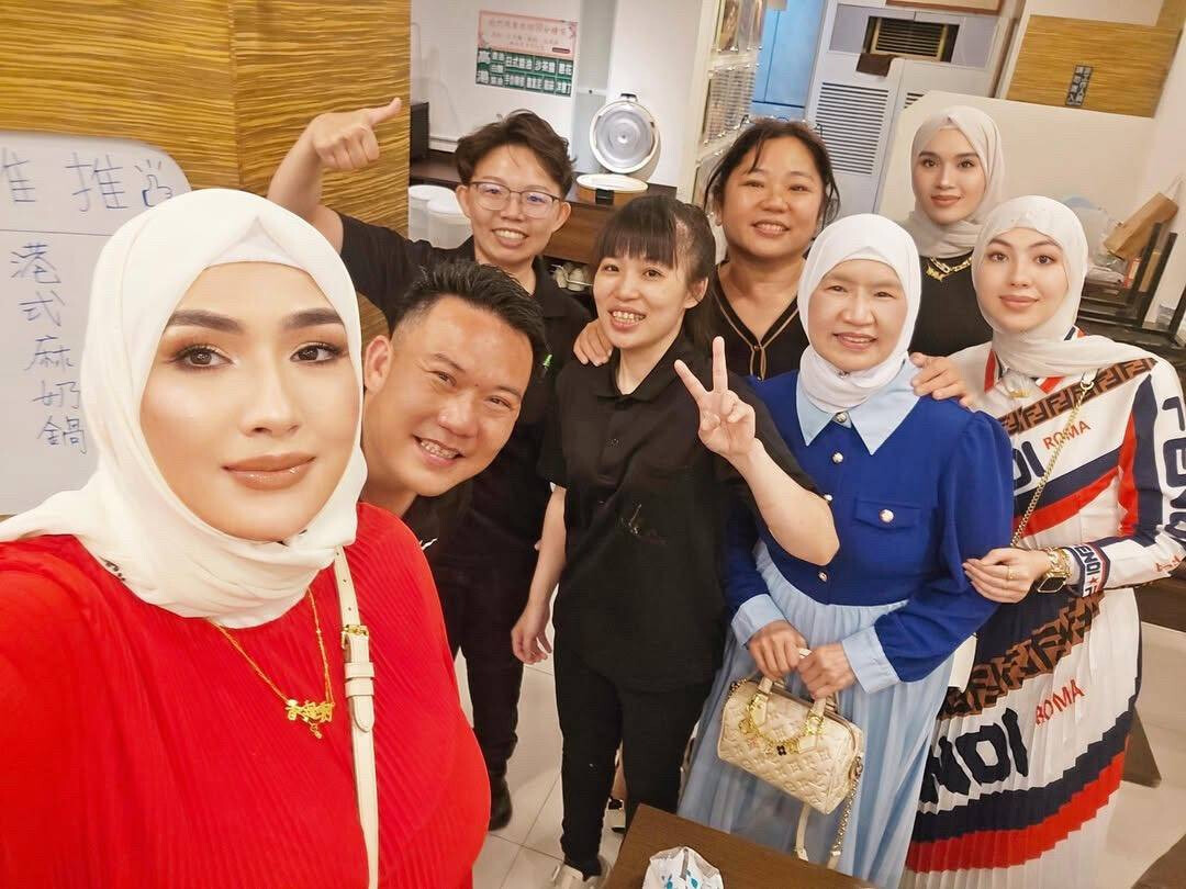 ▲店內常客攜同外籍友人到鼎鑄鍋物用餐。(圖/鼎鑄鍋物提供)