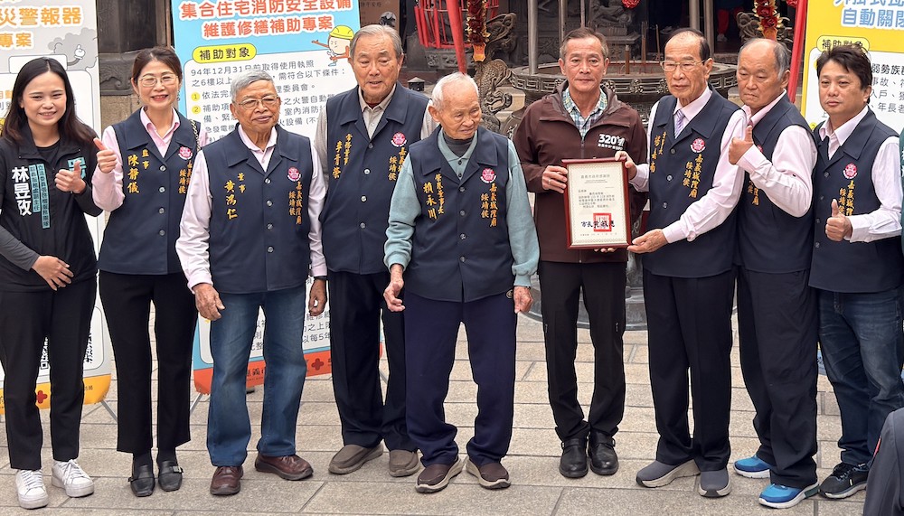 嘉義城隍廟慈善會攜手嘉義市消防局舉辦「119 消防節祈福暨公益捐血」公益盛事，共同打造出一場守護市民心靈與居家安全的雙重盛會。（圖/嘉義市城隍廟提供）
