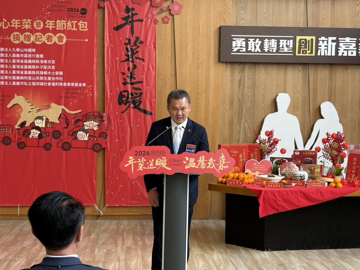 扶輪社蔡崇富社長：感謝呂文正理事長的牽線，讓我們有機會把愛傳播出去，將年菜送到弱勢鄉親的家，溫暖他們的心。（圖/記者黃采琳攝）