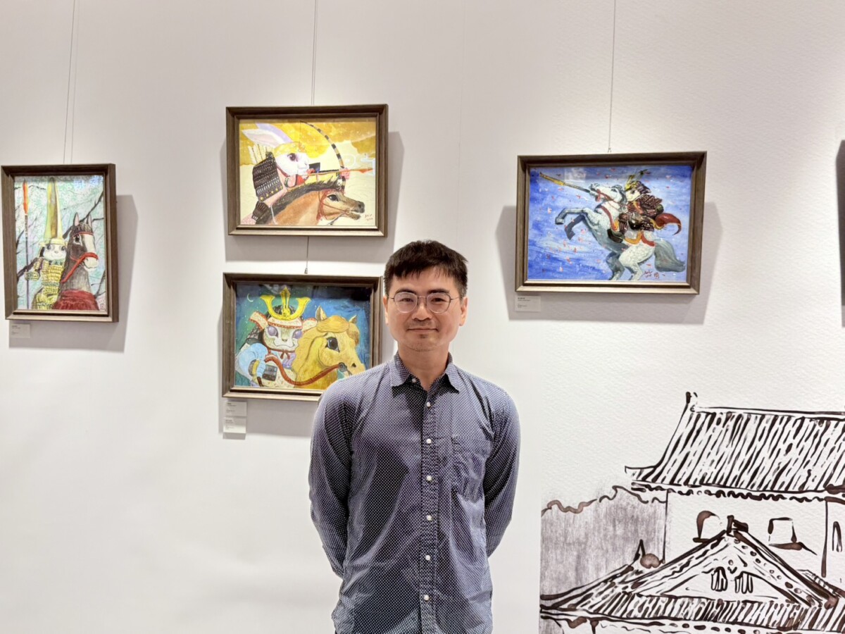 ▲跨界創作藝術家呂志文(Aer Lu)，即日起至3/31於7F時尚藝廊舉辦新春藝術展。(圖/記者顏淑娟攝)