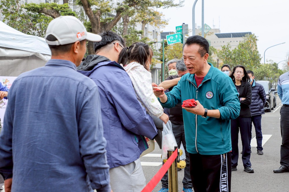 嘉義縣政府迎接2026農曆新年，盛大舉辦「2026嘉有好市集—年貨大街」，民眾攜家帶眷歡喜迎新春，逛市集、買年貨一次到位。（圖/嘉義縣政府提供）