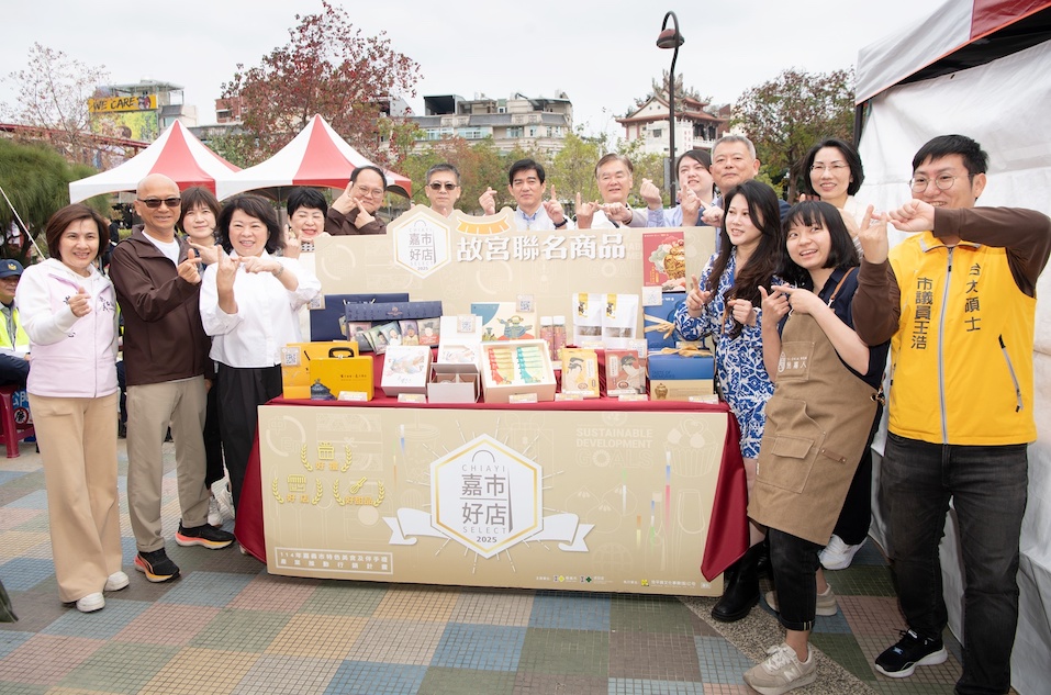 嘉義市政府因應農曆春節將至，特聚嘉市境內各排隊名店，方便民眾一站購足辦年貨，舉辦「2026嘉義市年貨大街」。（圖/嘉義市政府提供）
