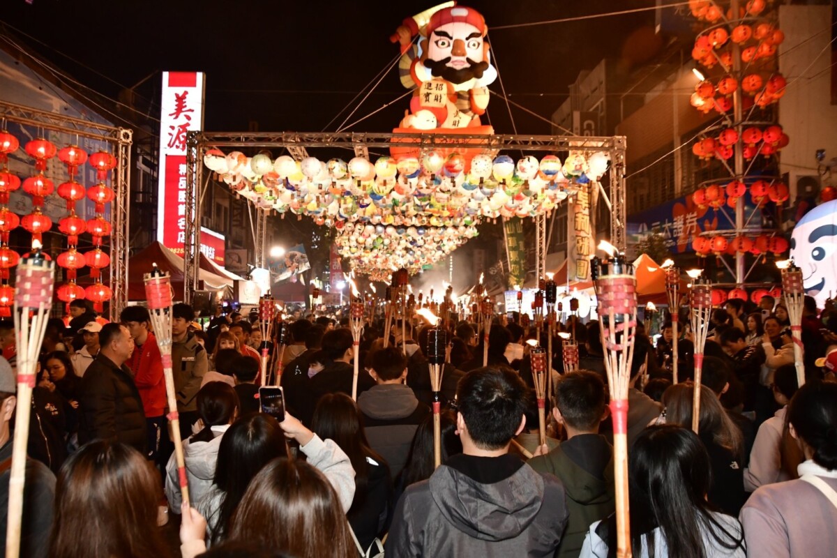 頭香爭奪戰引爆　西螺福興宮湧20萬人潮