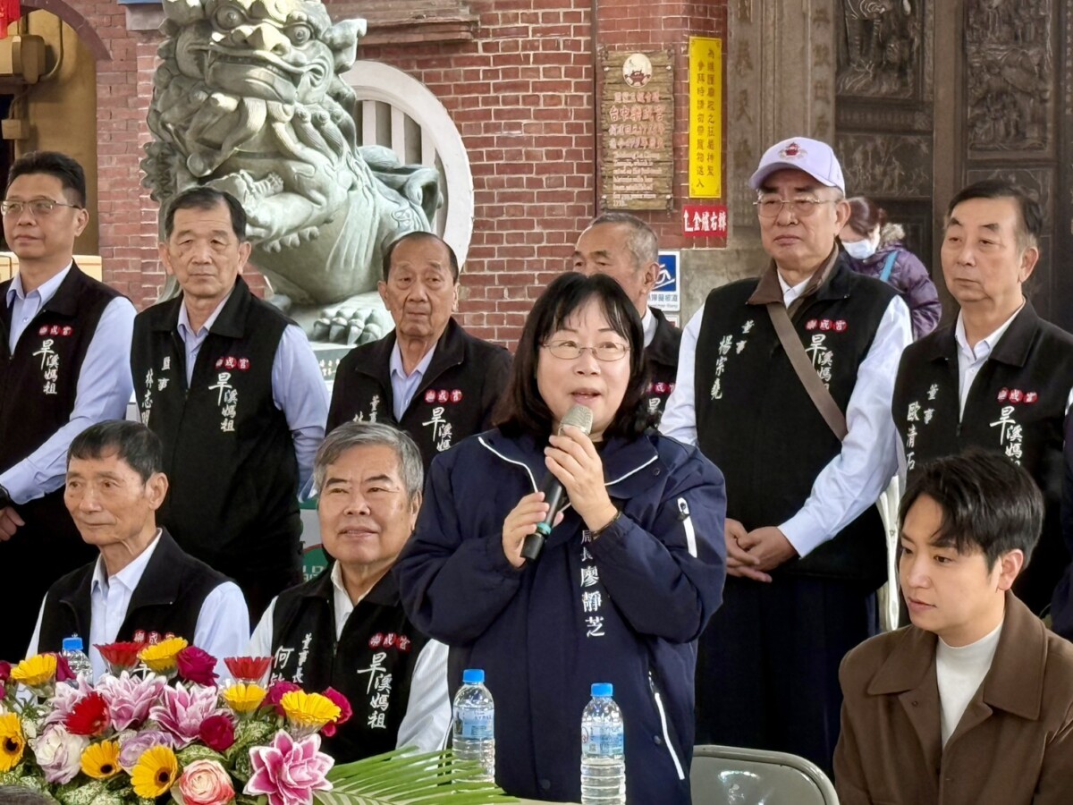 ▲中市府社會局長廖靜芝出席活動，感謝樂成宮及各界善心人士回饋社會、關懷弱勢家庭。(圖/記者顏淑娟攝)