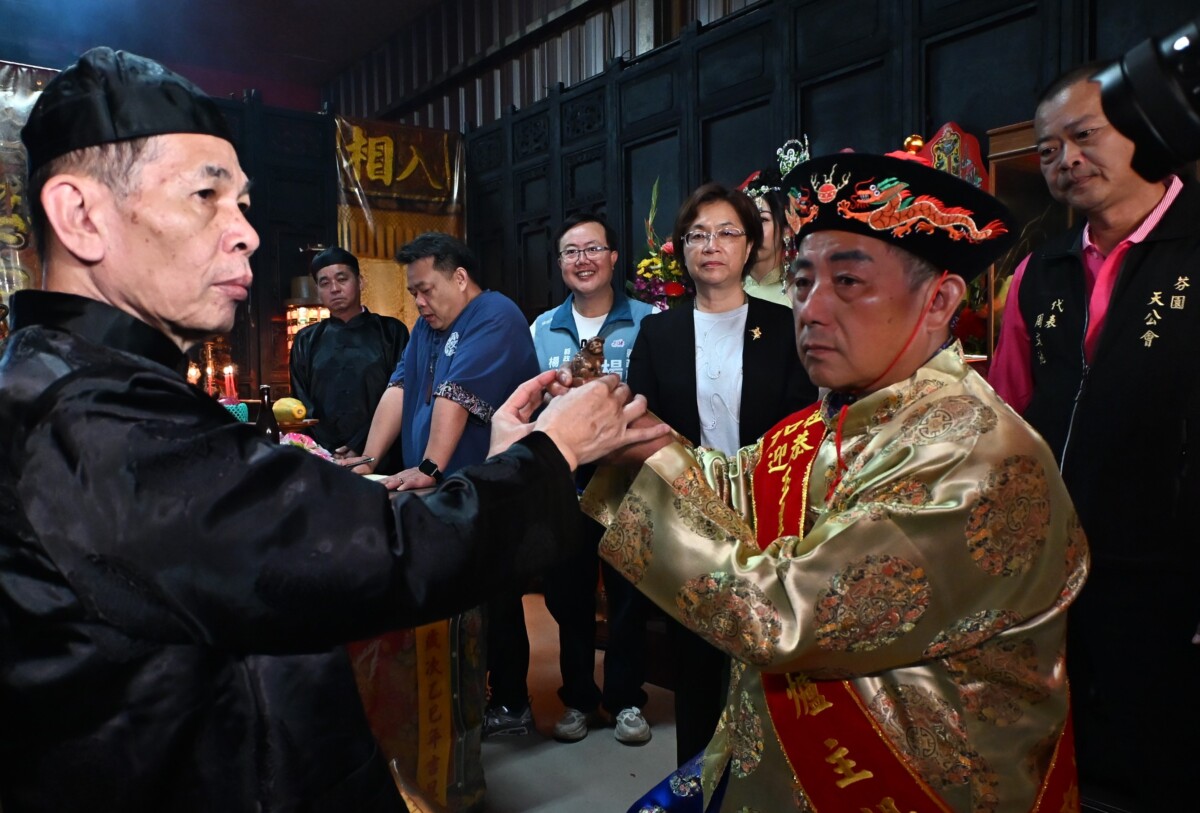 九角頭百年輪值傳承　天公印信交接象徵平安接力