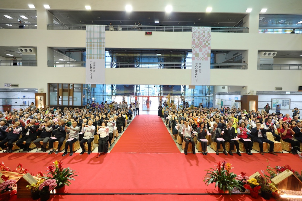 黃敏惠市長率市府團隊與南區國稅局嘉義市分局李永聖分局長及各界齊聚ㄧ堂,互道新年恭喜。(圖/嘉義市政府提供)