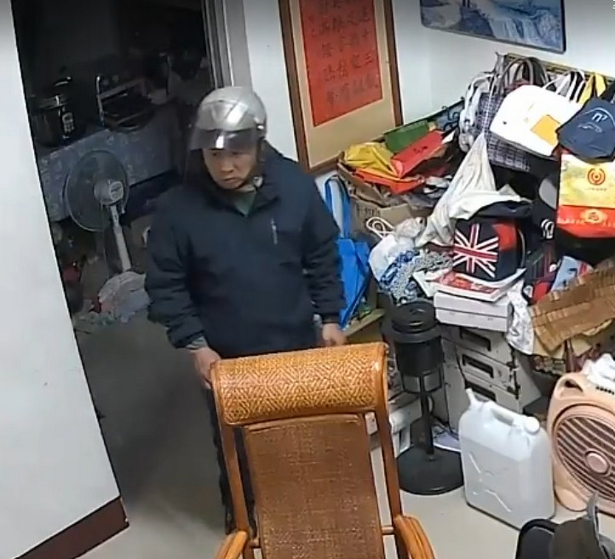 誇張！91歲阿嬤家中遭竊　竊賊竟與阿嬤正面擦身