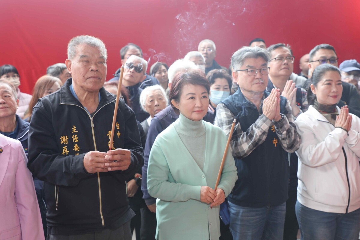 ▲市長盧秀燕祈求市政昌隆、國泰民安。(圖/中市府提供)