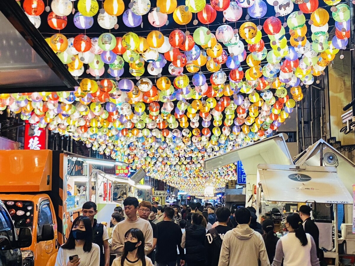 斗六燈海綿延三夜　萬盞燈籠閃耀太平老街