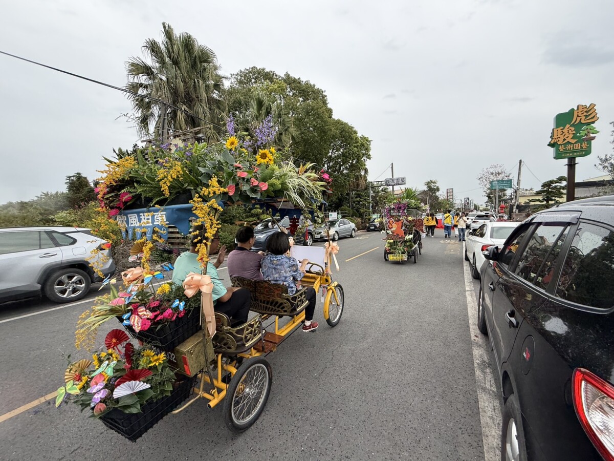 花香遶境超熱鬧　受武宮玄天上帝遶境花車開道