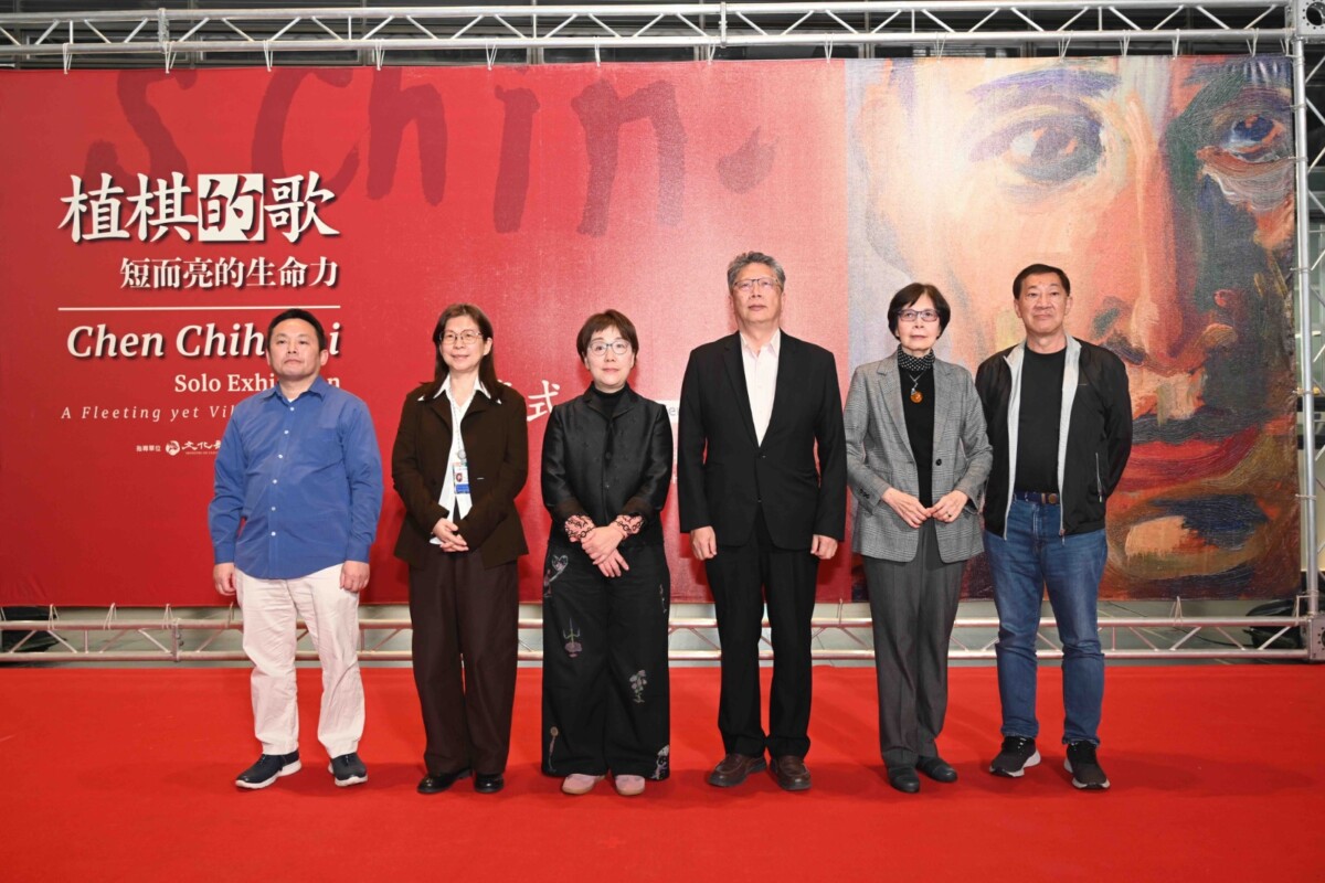 ▲左起：策展人林振莖、 國立臺灣美術館長陳貺怡、文化部政務次長王時思、陳子智、葉思芬、葉思穆。(圖/國美館提供)