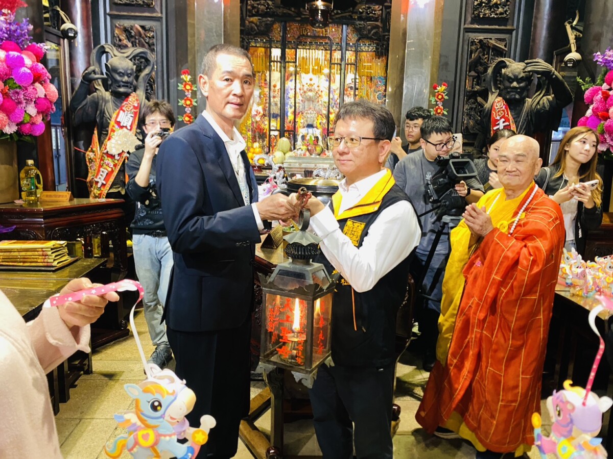 萬年聖火領航　千人提燈點亮北港元宵夜