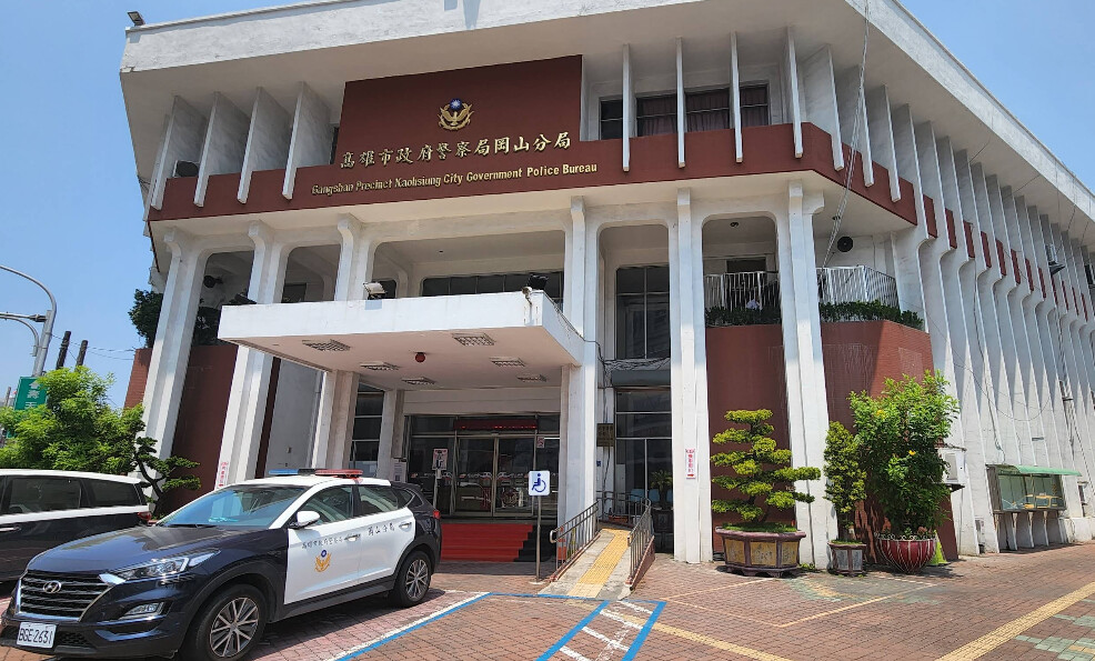 高雄岡山區協仁街於23日凌晨驚傳命案，目前警方已封鎖現場並展開調查，釐清確切死因。（圖／Google Map 翻攝）