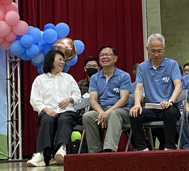 台灣民眾黨嘉義市長參選人張啓楷參加「115年嘉義市運動會」開幕典禮，表示非常認同黃市長實質獎勵提升嘉義市體育競爭力的施政主張。（圖/民眾黨提供）