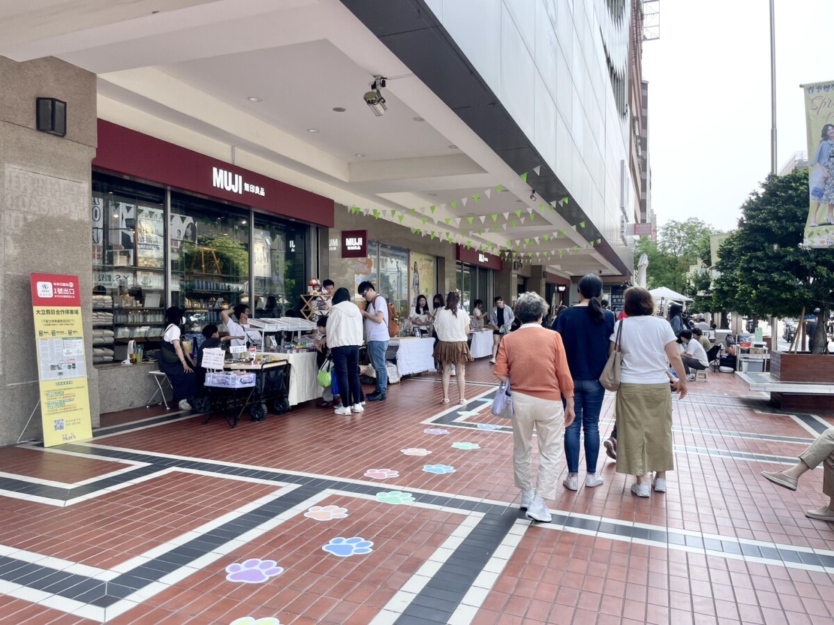 ▲高雄大立百貨舉辦春日毛孩散步日活動。（圖/高雄大立百貨提供）