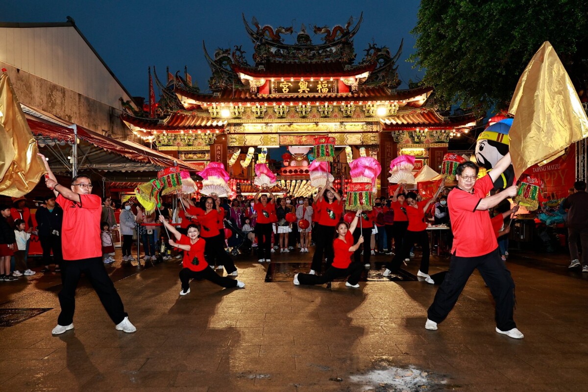 上元踩街燈會湧百萬人潮　西螺福興宮光耀元宵夜