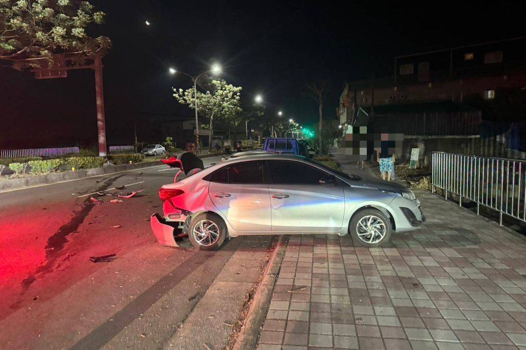又有毒駕！大執法無效？高雄男撞爛路邊2車 警查獲喪屍煙彈